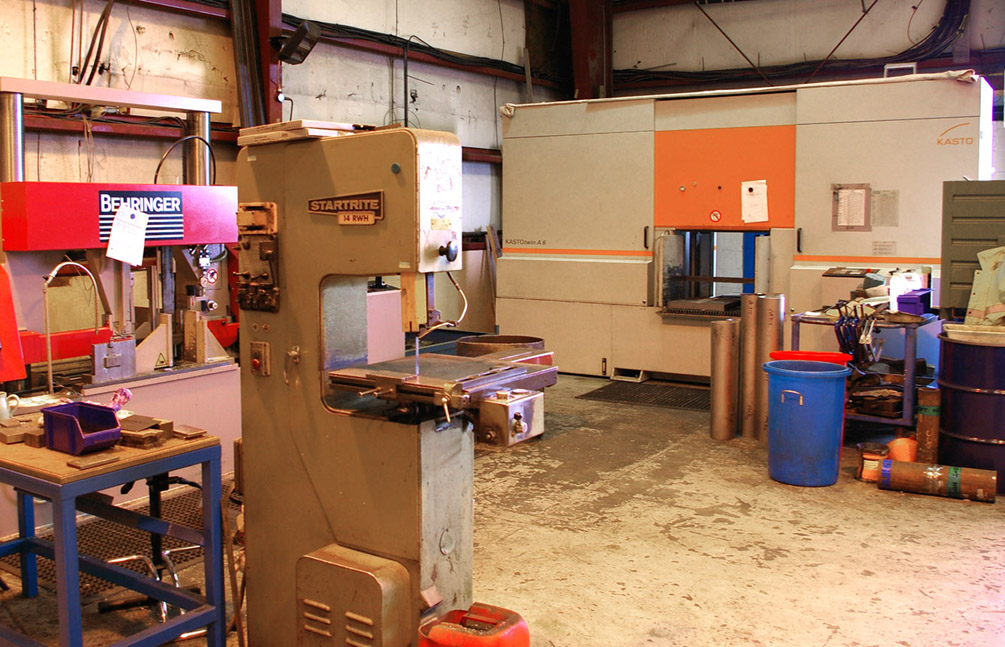 Large capacity saws (up to 700mm width/diameter).